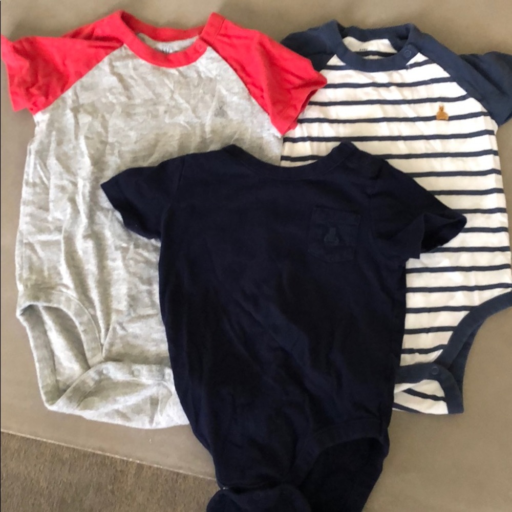 Baby gap onesie